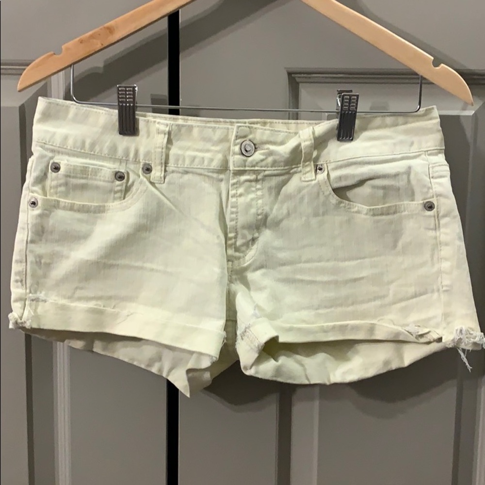 American Eagle light pale yellow jean short size 6